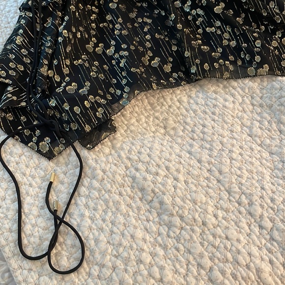 DEREK LAM 10 CROSBY Sleeveless V-Neck Metallic Ruffle Top - Picture 10 of 12